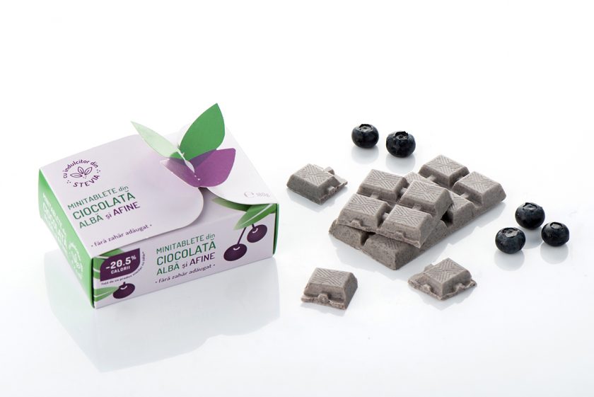 Minitablete din ciocolata alba si afine