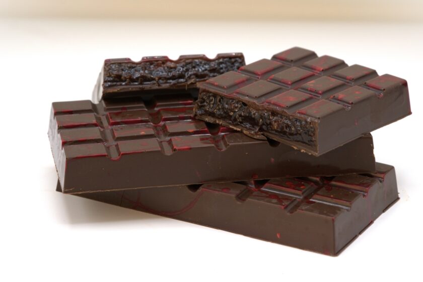 Ciocolata lapte, cu indulcitor natural, mere coapte si cuisoare, 200g